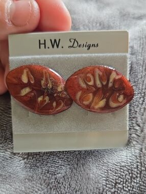 Vintage H.W. Designs Artidan Red Swirl Oval Resin Earrings NWT 💫